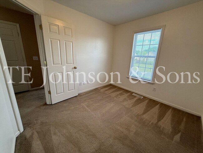 Building Photo - Charming 3-Bedroom Home with Modern Comfor...