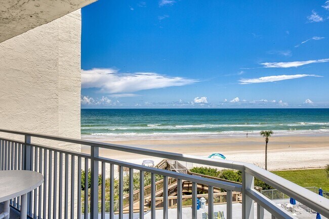 Building Photo - Fully Furnished Beautiful 2 Bedroom Seascape Towers Oceanfront Condo