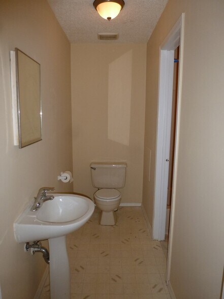 Primary Photo - 16-8 Sacramento Ct