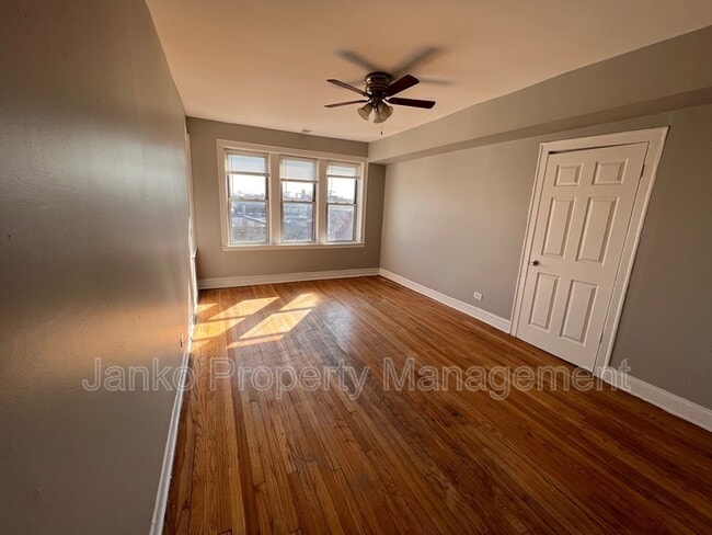 Building Photo - 3725 W Grand Ave