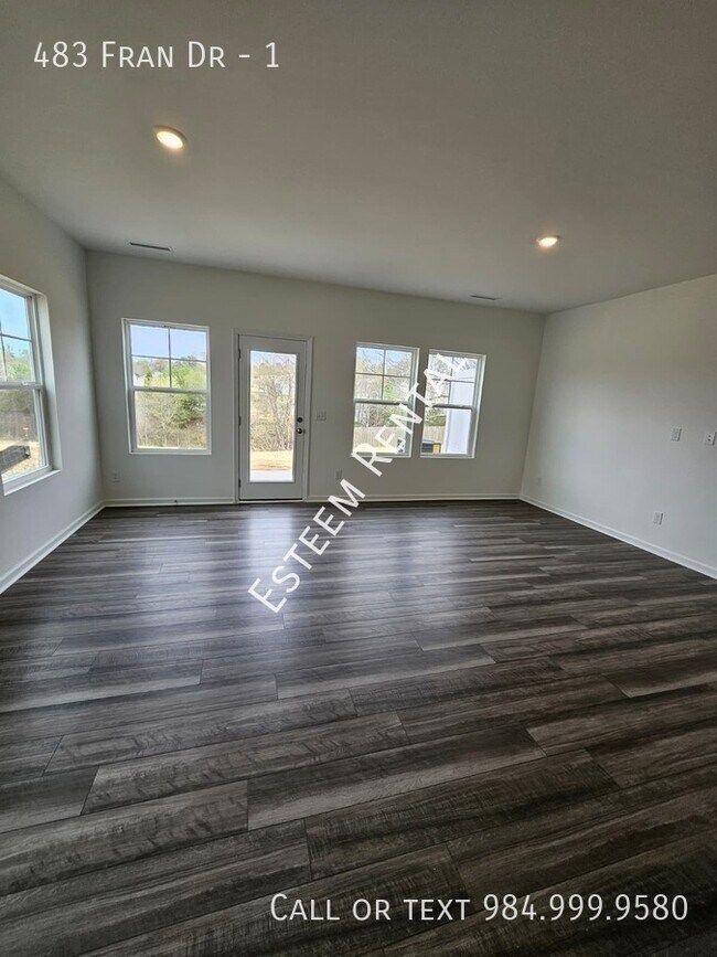 Building Photo - 483 Fran Dr