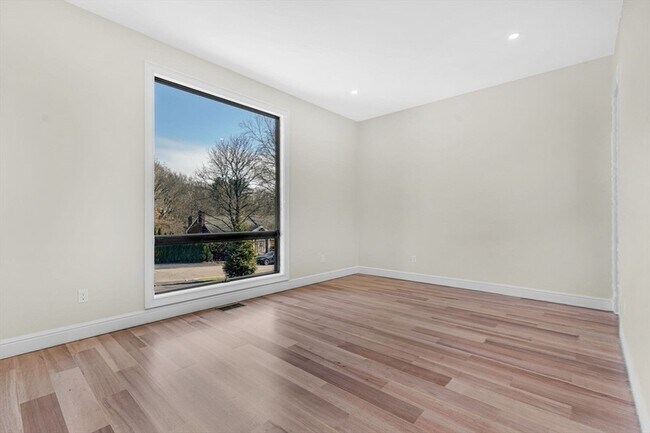 Building Photo - 20 Amberwood Dr