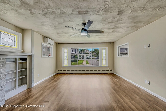 Building Photo - 55 Welles St