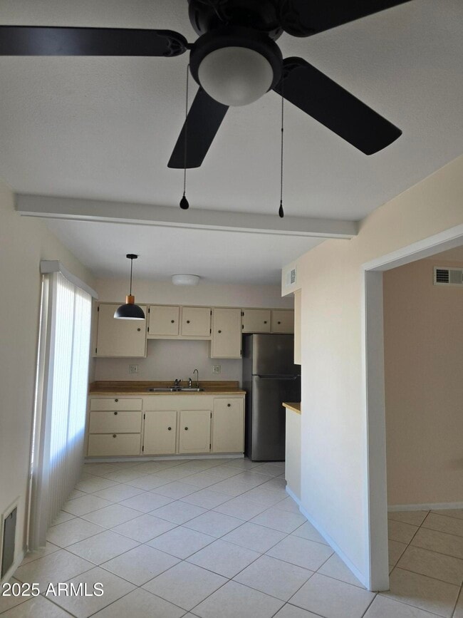 Building Photo - 9714 W Mockingbird Dr