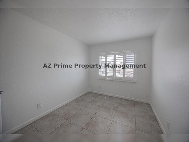 Building Photo - 4615 E Jones Ave