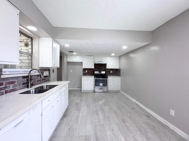 Building Photo - 9414 Crystal Cove Cir