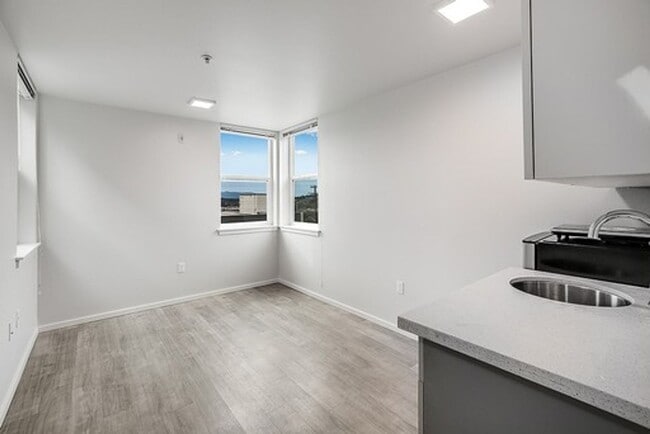 Interior Photo - 2371 Franklin