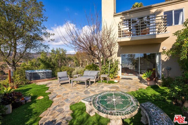 Building Photo - 4350 Hillview Dr