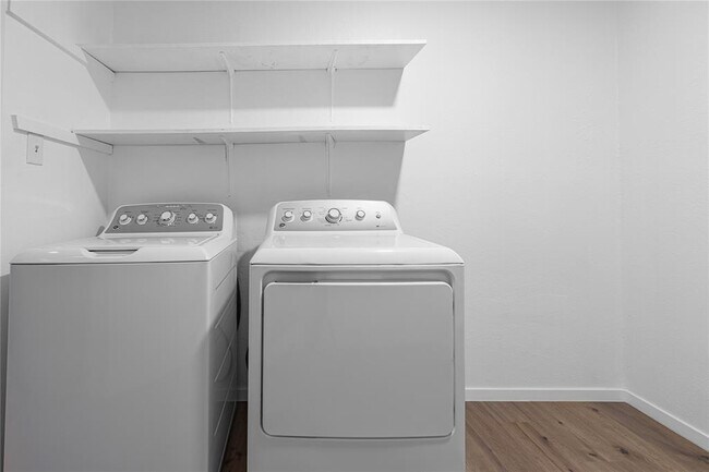 Building Photo - 100 Nicole Cove