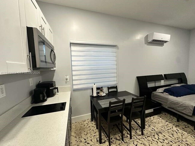 Building Photo - 636 SE 5th Pl