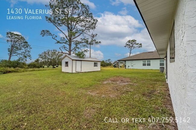 Building Photo - Charming Palm Bay Retreat - Perfect for Re...