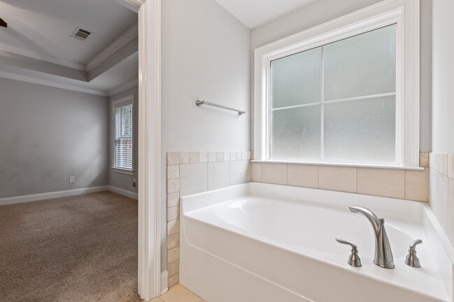 Building Photo - 2442 Snowshill Ln