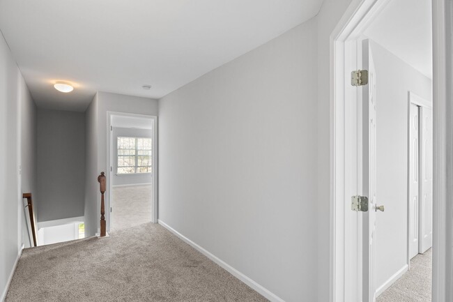 Building Photo - North Raleigh Townhouse with One Car Garage