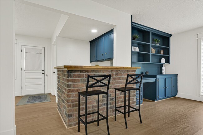 Building Photo - 723 Loire Ln