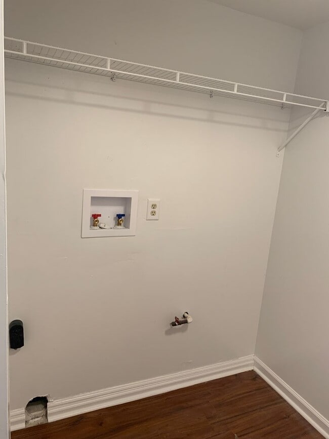 Building Photo - 341 S Duke St