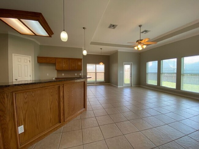Building Photo - DON'T MISS THIS INCREDIBLE SOUTHSIDE LEASI...