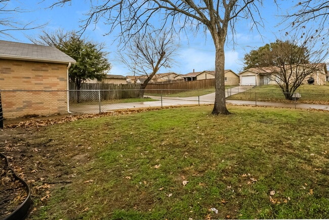 Building Photo - 1301 Southridge Dr