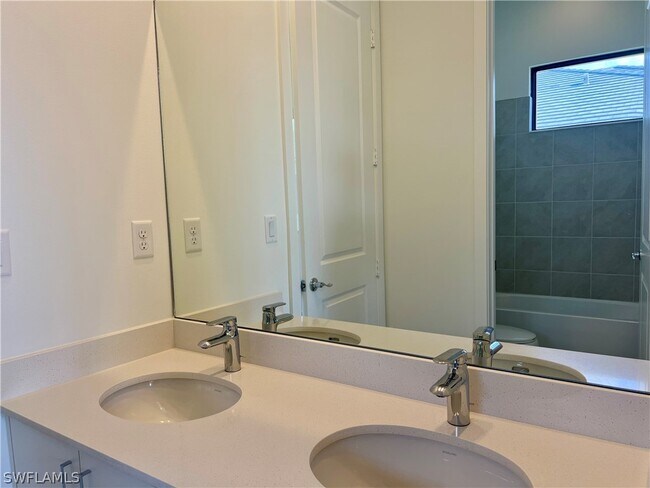Building Photo - 5114 Panella Ave