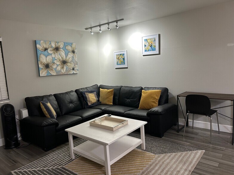 Building Photo - 1260 York St