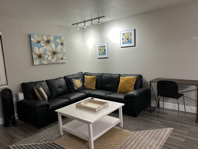 Building Photo - 1260 York St