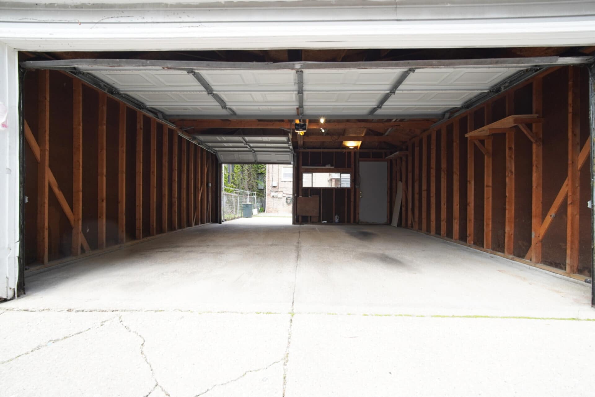 Building Photo - 2309 W Arthur Ave