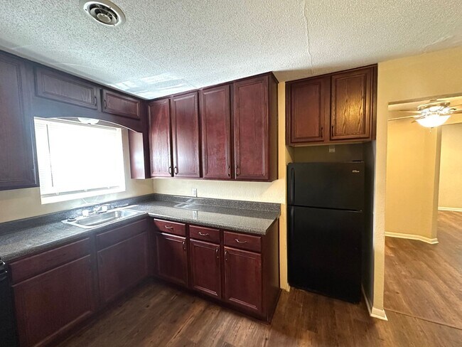 Building Photo - S0101-MF3-E1