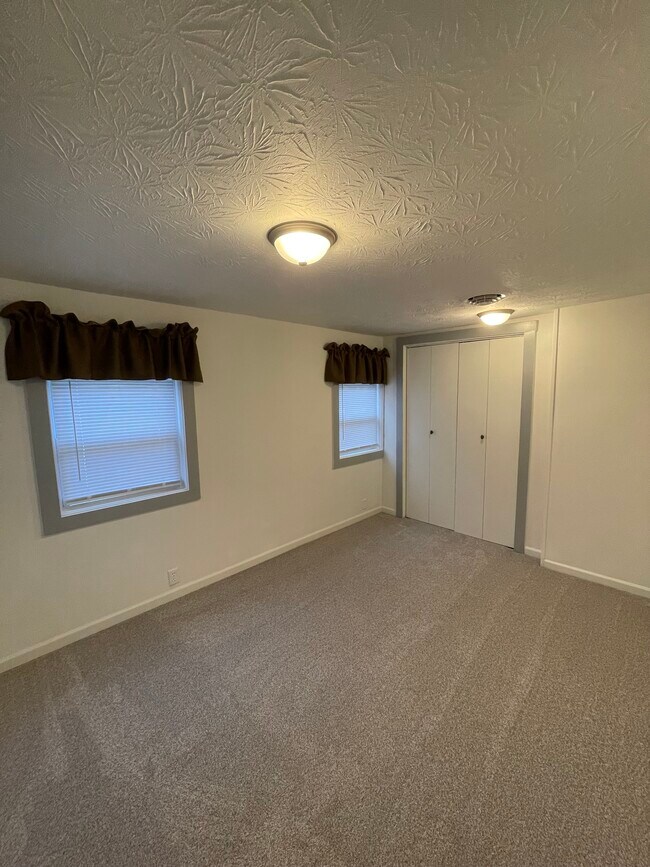 Building Photo - 148 Burkhart Ave