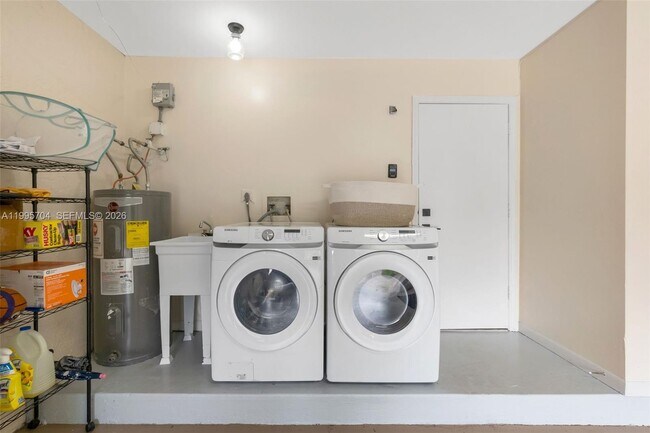 Building Photo - 4220 Grove Park Ln