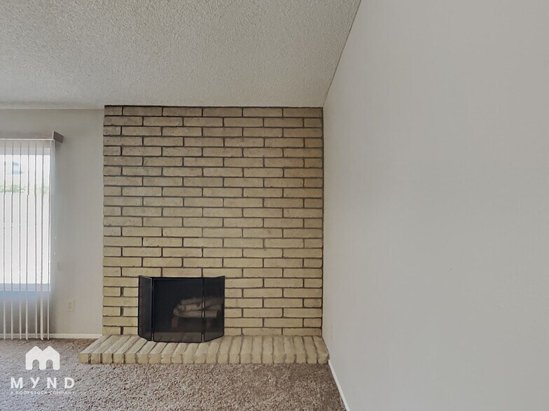 Building Photo - 4250 E Kiowa St