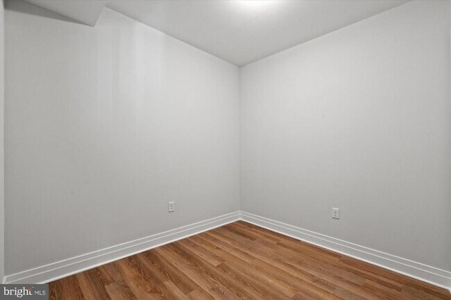 Building Photo - 811 N Columbus St