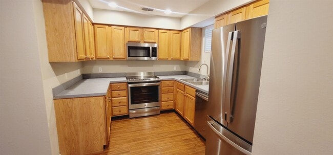 Building Photo - 2300 Timber Oak Ln