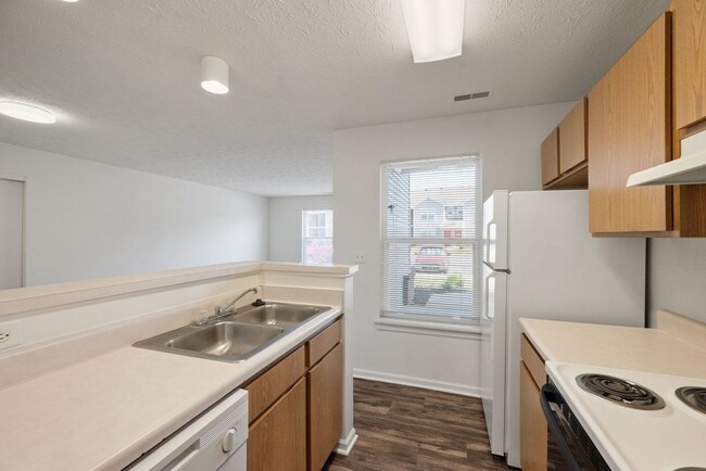 Building Photo - Conveniently Located on 32 in Crawfordsville******Large 2 Bedroom******Comfortable Living