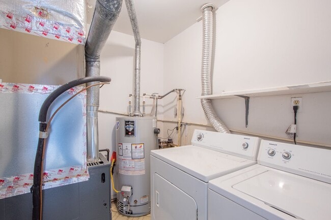 Building Photo - Charming 2-Bedroom Ranch Home with Garage and Spacious Backyard in Dover, DE