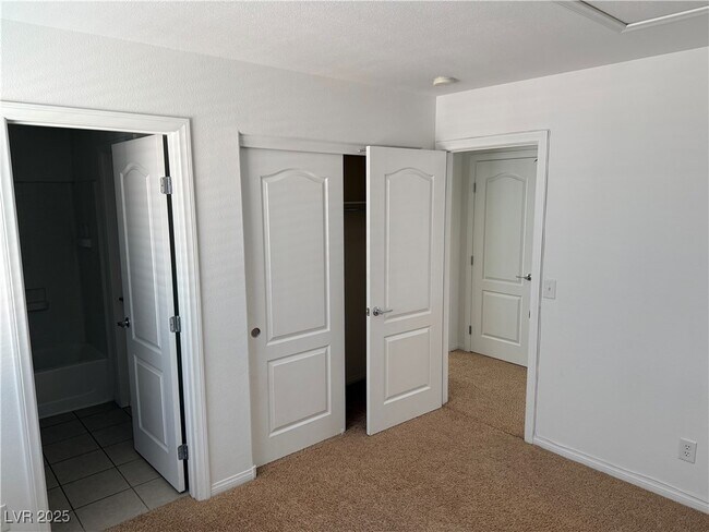 Building Photo - 10556 Gibbous Moon Dr