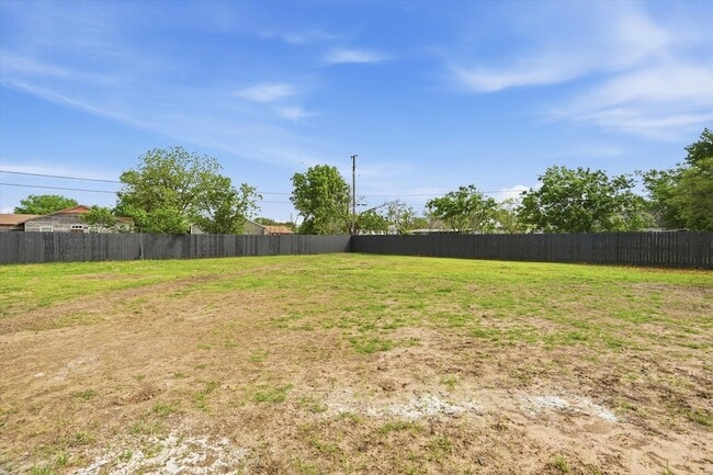 Building Photo - 1613 SE Park Rd