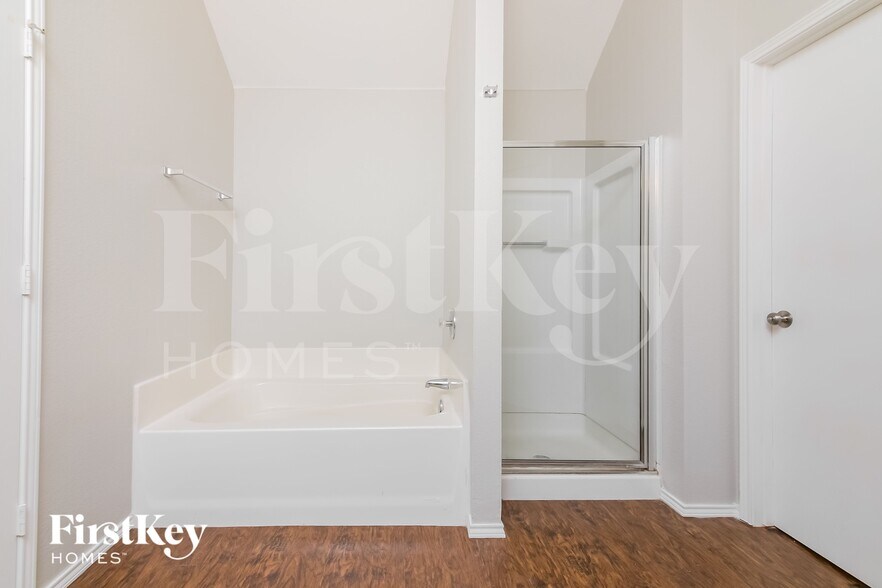 Building Photo - 901 Cutting Horse Dr