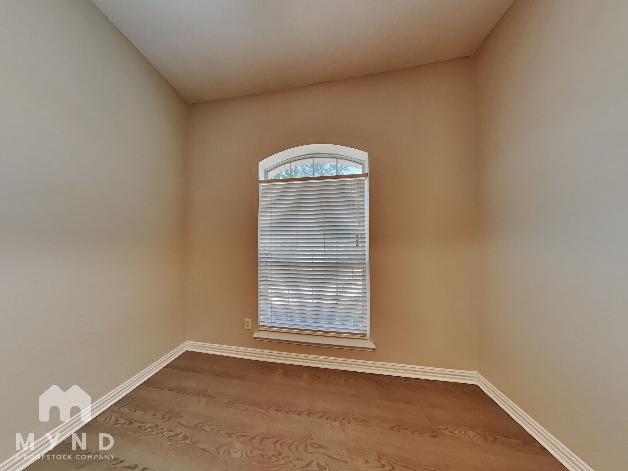 Building Photo - 2213 Creek Side Dr