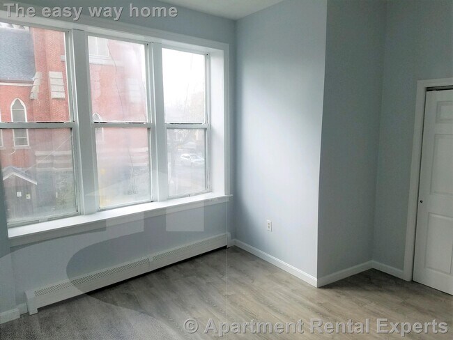 Building Photo - 4 Webster Ave