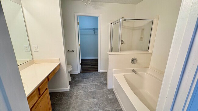 Building Photo - Town Home - 3 Beds - 3 Baths