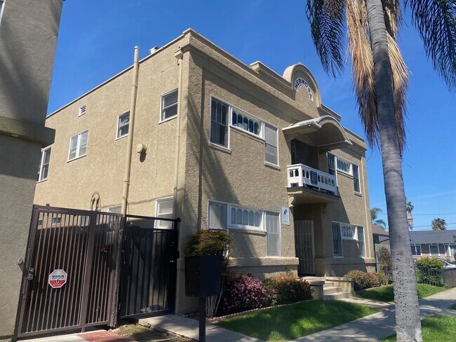 Building Photo - 323 Hermosa Ave.