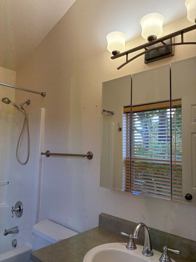 Building Photo - Spacious Lewis & Clark 4-Bedroom Home 2 WE...