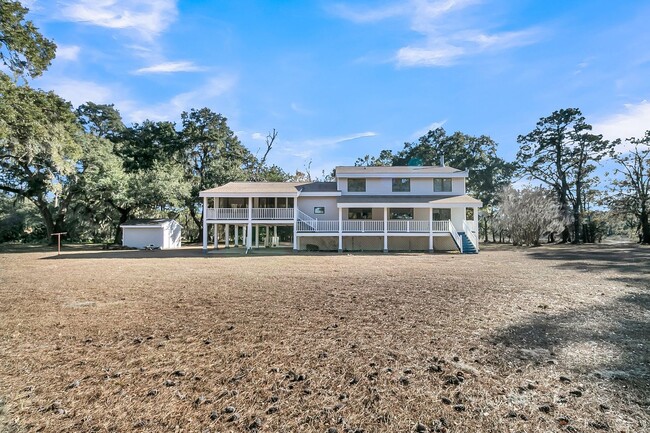 Building Photo - Spacious 3-Bedroom Home on Wadmalaw Island