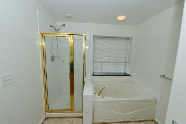 Building Photo - Harbourview Community