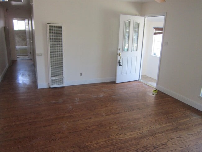 Building Photo - 2275 Bennington Ln