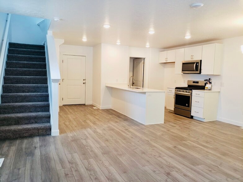 Kitchen + living room - 848 N Canvasback Dr