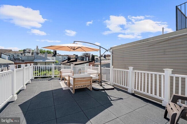 outdoor space perfect for entertaining - 217 S Regester St