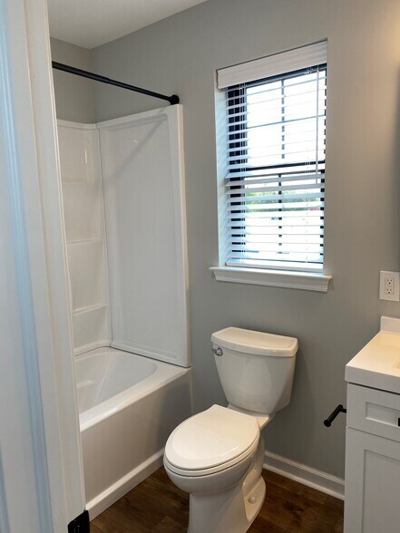 Bedroom 2 Full Bath - 263 S York Rd