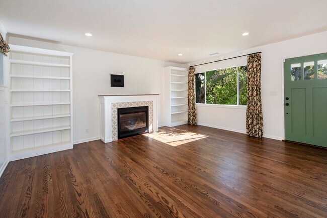 Building Photo - Spacious 3bd/2.5bth Remodeled Mesa Home!