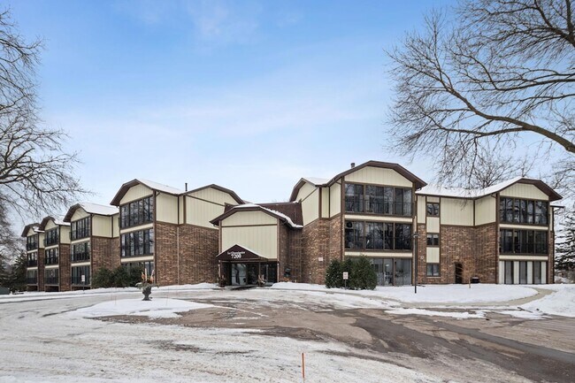 Building Photo - 7200 Cahill Rd