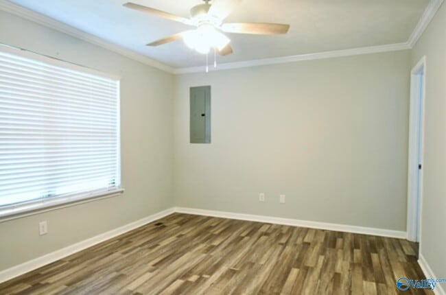 Building Photo - 2020 Ridge Crest Dr